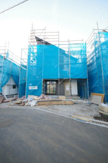 【外観】 | 【仲介手数料無料！！】府中市多磨町2丁目　新築戸建て（全7棟）2号棟　5990万円 | 令和7年12月12日撮影　建築中