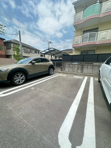 La maison roseの駐車場