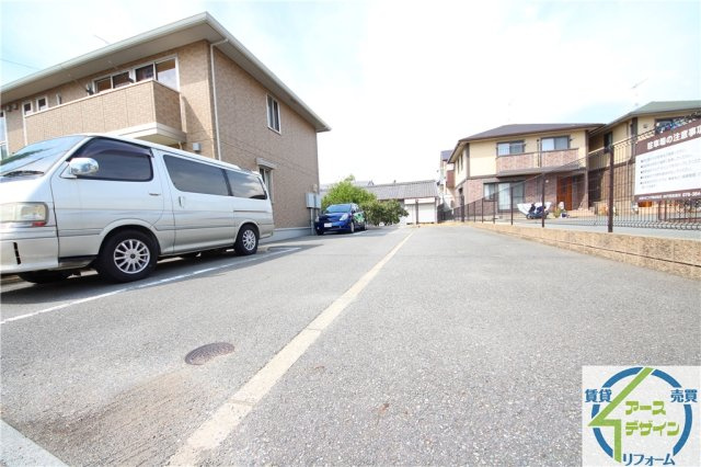 グレイスコート水谷の駐車場