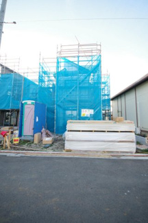 【外観】 | 【仲介手数料無料！！】府中市多磨町2丁目　新築戸建て（全7棟）3号棟　5690万円 | 令和7年12月12日撮影　建築中