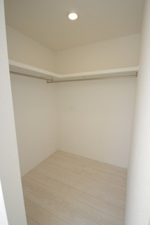 【内観：施工例】 | 【仲介手数料無料！！】稲城市押立　新築戸建て（全13棟）5号棟　4980万円 | ウォークインクローゼット