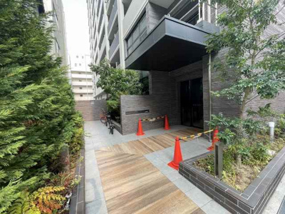 【エントランス】 | レジュールアッシュNAMBA