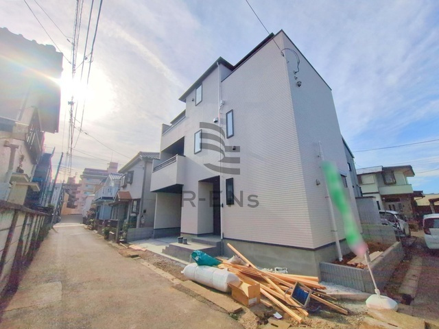 【外観】 | 西東京市田無町５丁目　新築戸建て | 外観の意匠性が高く、均一性のあるシルエットが美しい佇まいです