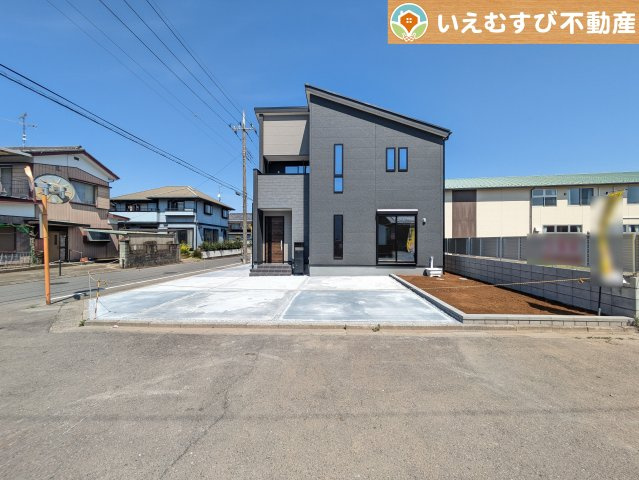 Livele Garden.S　深谷岡里第2の駐車場|2台以上駐車可能なスペース完備
しっかり舗装してある駐車スペースで天気が悪く足元が悪い日でも乗り降りしやすい♪