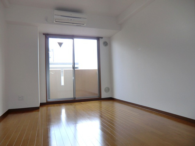 リバースクエア103の居間・リビング