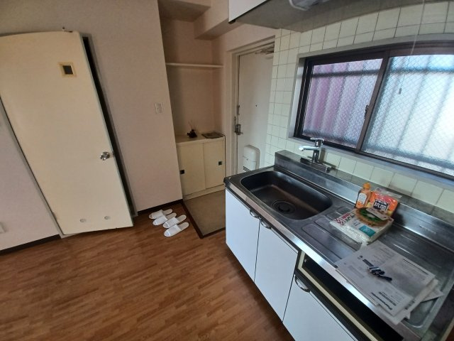 NCKビルの居間・リビング|別号室参考写真です。