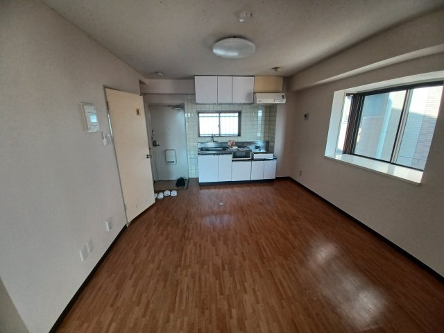 NCKビルの居間・リビング|別号室参考写真です。