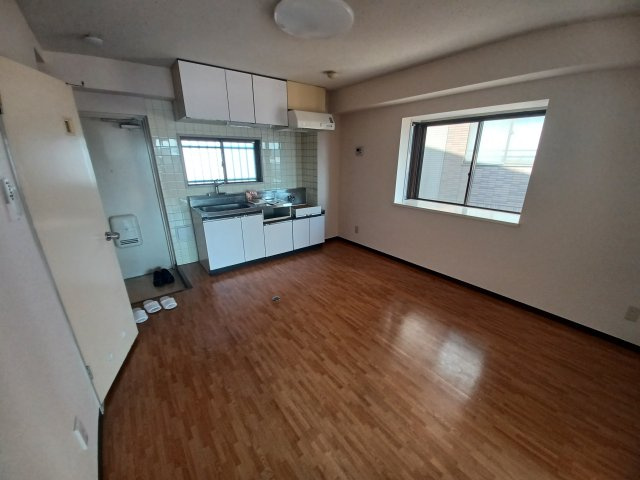 NCKビルの居間・リビング|別号室参考写真です。