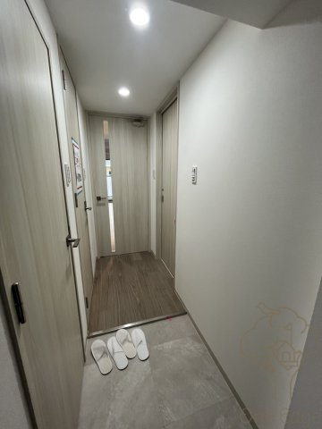 STANDZ新大阪の玄関
