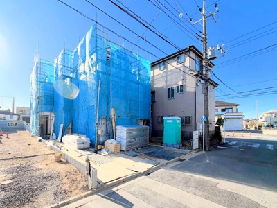 【外観】 | ◆都筑区南山田町新築A号棟◆ | ◆爽やかな青空の下に贅沢なほどに降り注ぐ陽光、豊かな居住性と、クオリティが見事に調和した住空間は、住まうことの喜びを感じさせてくれます。ゆとりある広い敷地で開放的なお住まいです。