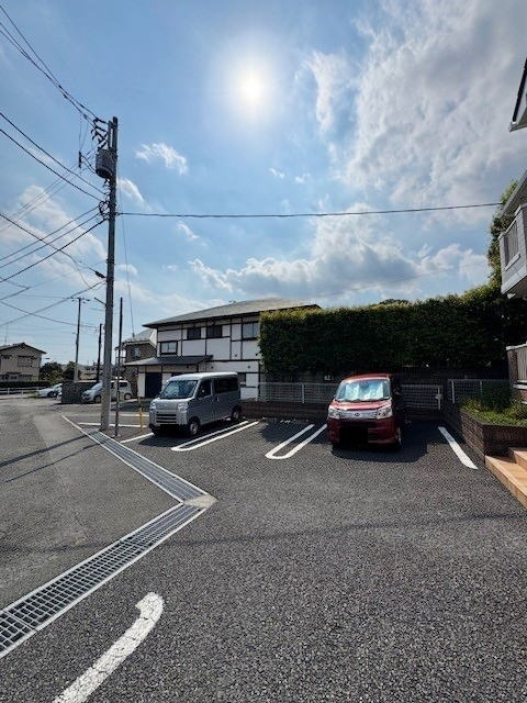 メゾン・ド・COMOの駐車場