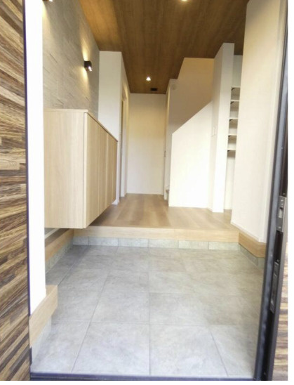 ソレイユ大原の玄関