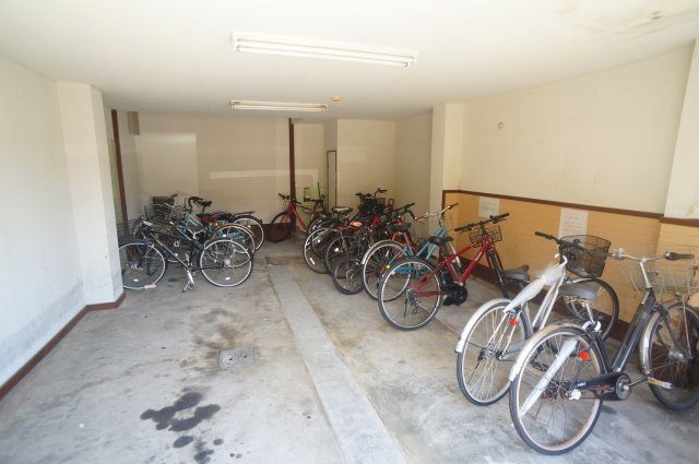 サンコーポ瓦堂の駐車場