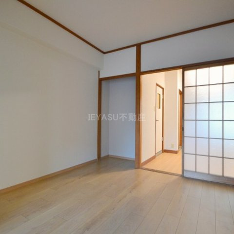 田中ビルの洋室