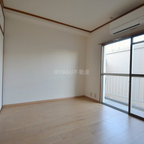 田中ビルの寝室