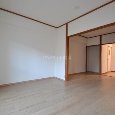 田中ビルの洋室