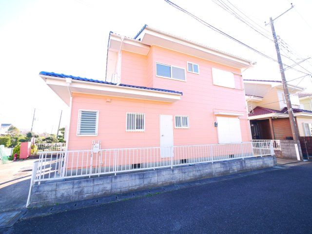 山武市姫島　中古戸建の外観|令和4年外壁塗装済み 都市ガス駐車2台 MEGAドン・キ徒歩約13分 南側空き地で日当たりがいいです