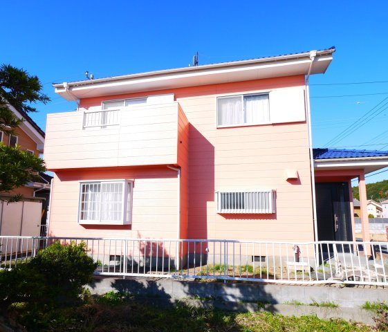 山武市姫島　中古戸建の外観|令和4年外壁塗装済み 都市ガス駐車2台 MEGAドン・キ徒歩約13分 南側空き地で日当たりがいいです