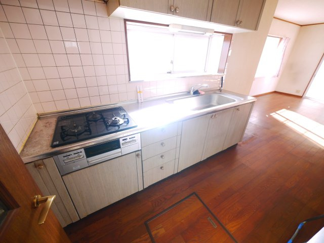 山武市姫島　中古戸建のキッチン|令和4年外壁塗装済み 都市ガス駐車2台 MEGAドン・キ徒歩約13分 南側空き地で日当たりがいいです