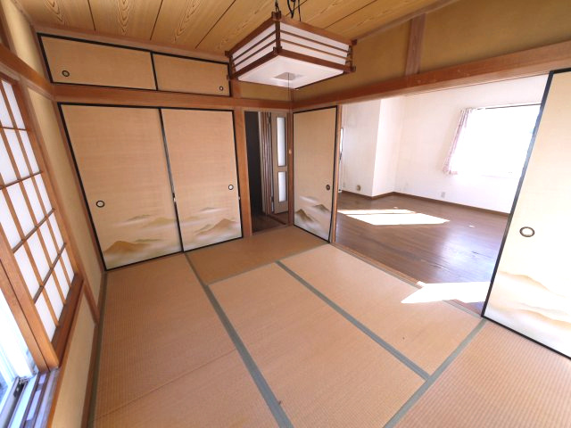 山武市姫島　中古戸建の和室|令和4年外壁塗装済み 都市ガス駐車2台 MEGAドン・キ徒歩約13分 南側空き地で日当たりがいいです