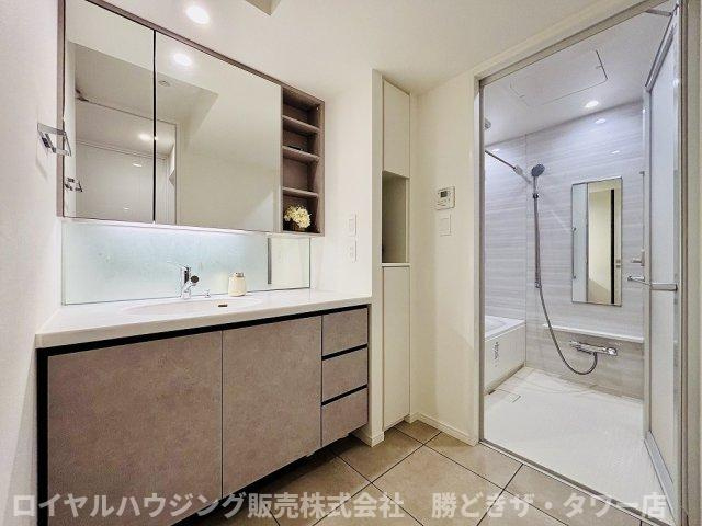 清潔な洗面台周り。
ゆったりとした造りとなっております。