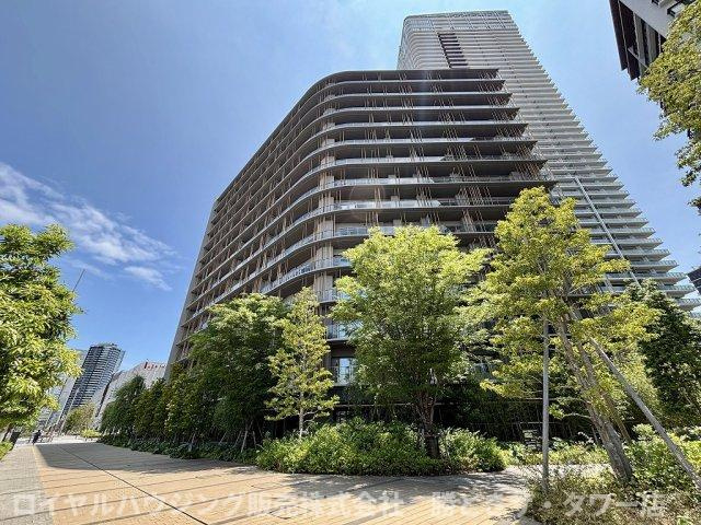 ■ワイドスパンバルコニー（19.75㎡）
■全室採光があり明るいお部屋
■内廊下設計
■BRTターミナル、商業施設が隣接
■室内コンディション良好
■勝どき駅まで徒歩13分