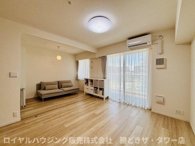 南東向きワイドスパンバルコニー♪陽当り良好♪
各部屋採光あり♪使い易い間取り♪
現状リビングとベッドルーム4.5帖に戸境壁はございません。別途ご希望がありましたら売主様の方で戻す予定です。