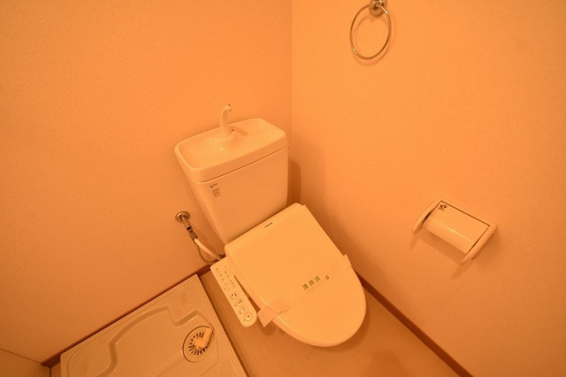 コンフォートベネフィス井尻8のトイレ