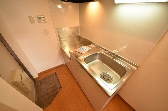 コンフォートベネフィス井尻8のキッチン