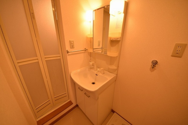 コンフォートベネフィス井尻8の洗面所