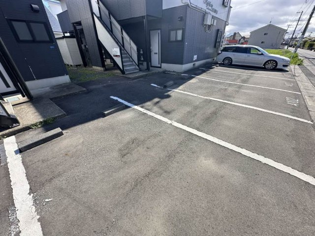 ハイライフシティ北天昌寺Aの駐車場
