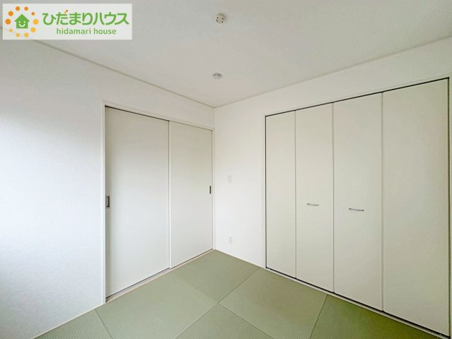 ひたちなか市平磯遠原町第2　新築戸建　2号棟の和室|リビングには和室が隣接し、お子様の遊び場や家事スペースにも大活躍です☆