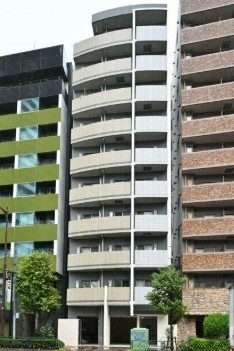 【外観】 | AzaleaHouse練馬 | 鉄筋コンクリート造のがっちりとした建物。