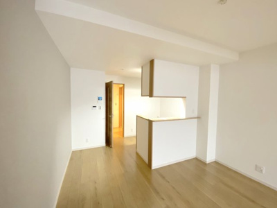 【居間・リビング】 | フィアスコート北助松Ⅰ | こちらの居間で趣味の時間をお楽しみください