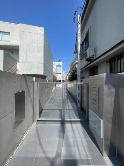 ルクール市ヶ谷払方町のエントランス