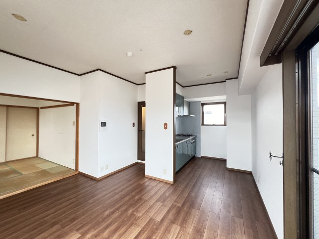 オーキッド王寺の居間・リビング|LDK14帖　続き和室4.5帖あります