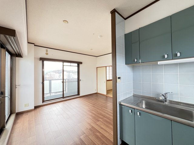 オーキッド王寺の居間・リビング|明るく広々としたLDK