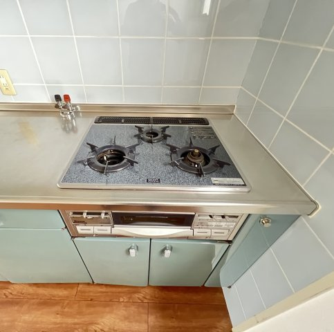 オーキッド王寺のキッチン|ガスコンロ3口