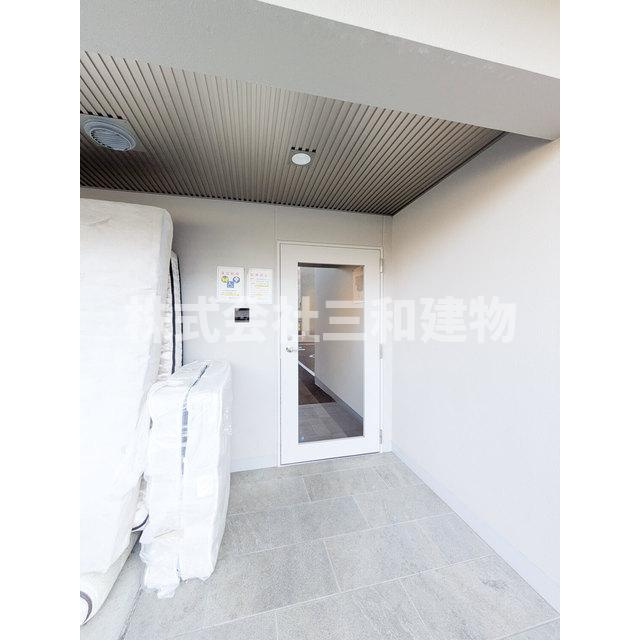 プライムガーデン若木のエントランス