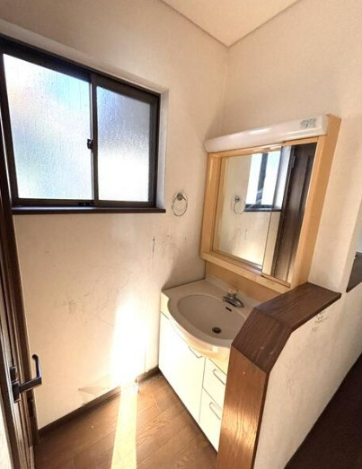 【中古】比企郡鳩山町松ヶ丘２丁目中古住宅の独立洗面台|2Fにも洗面台があります