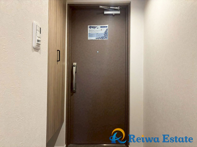 エンゼル茅ヶ崎リバーヴェールの玄関