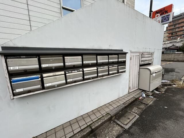 ウイング三軒茶屋のロビー|■駐輪場■敷地内ゴミ置き場