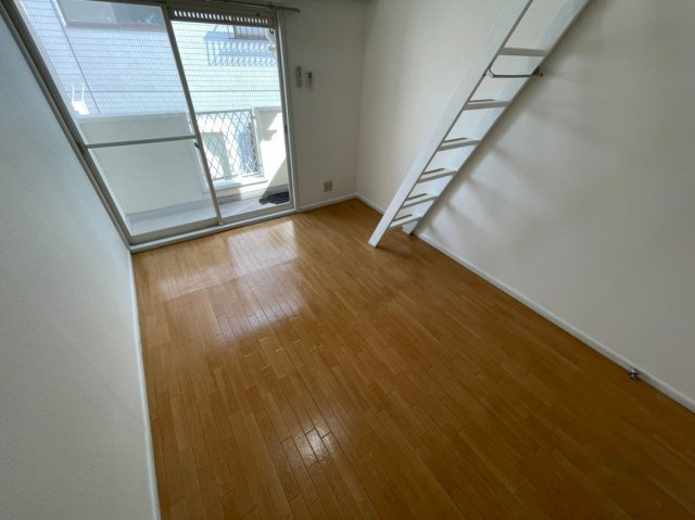 サンロイヤル大久保Ⅰの居間・リビング