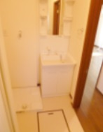 【独立洗面台】 | メゾン・ド・ソレイユ | 別部屋の写真になります。