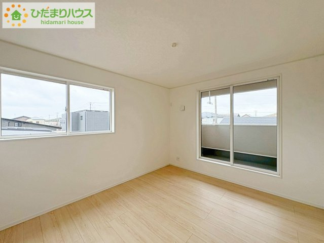 ひたちなか市平磯遠原町第2　新築戸建　3号棟の洋室|バルコニーに面していて、たっぷり光りの入る明るい主寝室です！