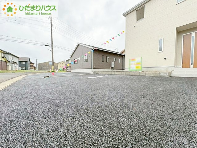 ひたちなか市平磯遠原町第2　新築戸建　3号棟の駐車場|ゆったりとしたカースペースで、ファミリーカーや軽自動車もラクラク駐車出来ますね♪