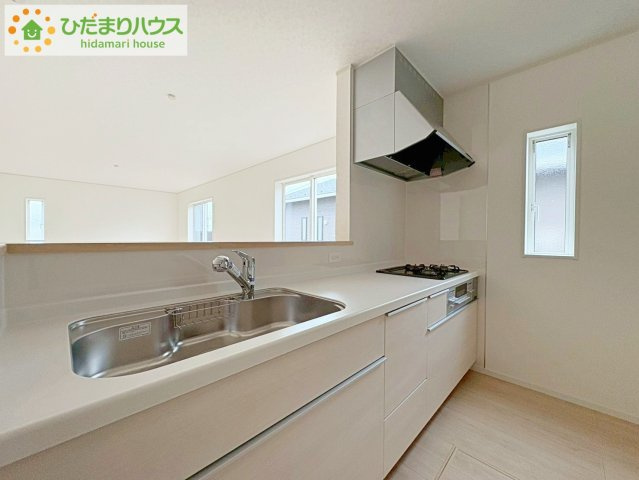 ひたちなか市平磯遠原町第2　新築戸建　3号棟のキッチン|カウンターは少し高くなってますので、手元が隠れて来客からは見えにくくなってます♪
