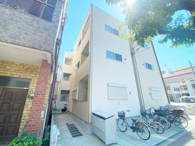 モユル東部市場の外観