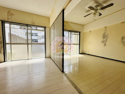 【内装】 | ネイヴィーフィールド井土ヶ谷 | クリーニング中でクロスなどはがしております。