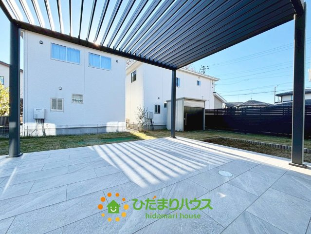 久喜市伊坂中央2丁目　中古一戸建てのその他|タイルデッキにパティオムーブもあるお庭では、優雅なひと時を過ごせます！